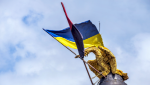 Negoziato Russia Ucraina: bandiere dei due Paesi