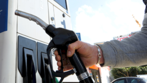 Prezzo benzina e diesel: pompa per il rifornimento