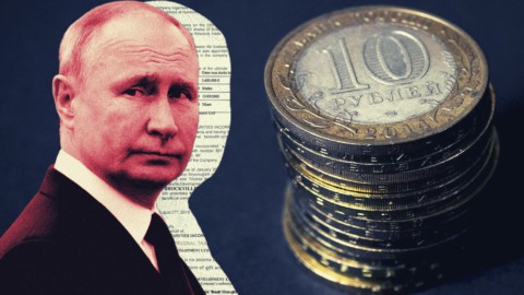 Rubel, Putin: "Kami tidak lagi menerima pembayaran dalam dolar atau euro untuk gas". Dan mata uang Rusia melonjak
