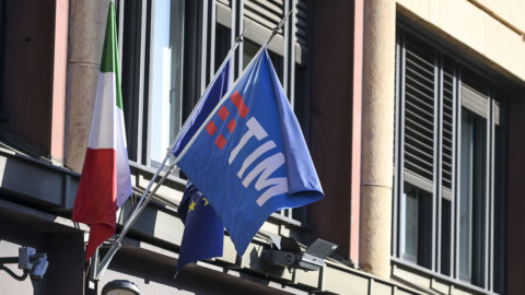 Rete unica, via libera di Vivendi: “Siamo a un punto di svolta”. Volano i rendimenti dei Btp