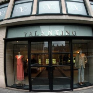 Valentino, il bilancio 2021 torna ai livelli pre covid, vendite in crescita del 41%