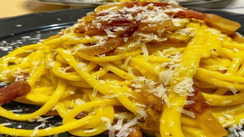 Carbonara Day: between history and purists (bacon-cheek-cream) an always open debate