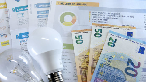 Antitrust: aperta istruttoria per società energetiche Iren, Iberdrola, E.On e Dolomiti per cambio dei contratti luce e gas