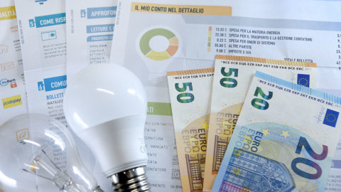 Electricity bill: to switch from the free to the protected market you have until 30 June 2024. Here's how to do it