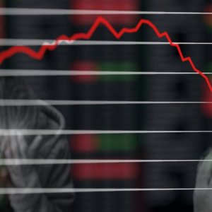 Borsa 20 ottobre ultime notizie: listini tutti in rosso. A Milano corre Nexi, ma gli occhi sono già sul giudizio di S&P