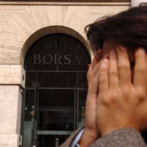 BORSE CHIUSURA 15 MARZO – Tsunami Credit Suisse (-17,4%) scatena la bufera sulle banche: Piazza Affari di nuovo ko