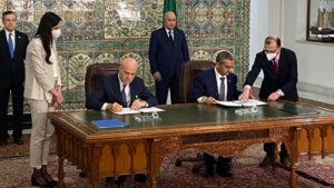 Firma del contratto Eni-Sonatrach per il gas algerino