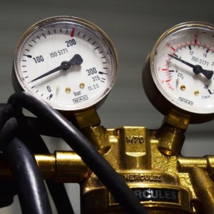 Gás, Snam alerta: “São necessários mais investimentos, a transição energética está em risco”. Preços ainda sustentados