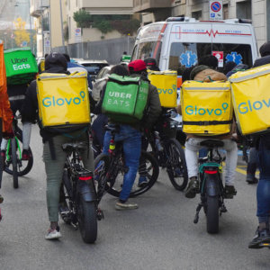 Rider, maior proteção para trabalhadores de plataformas digitais: sinal verde do Senado