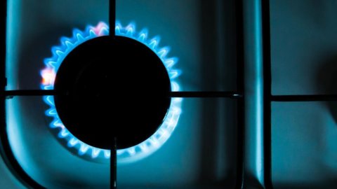 Bollette gas in calo: -12,9% sui consumi di ottobre ma negli ultimi 12 mesi la spesa è salita del 67%