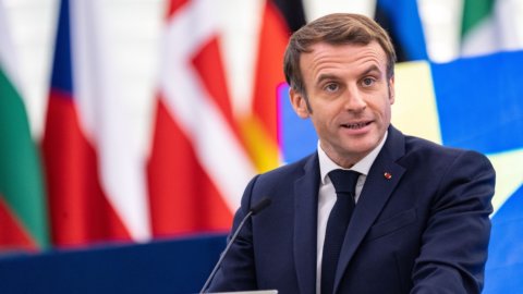 Macron, contestato in Francia, diventa l’arbitro dell’Europa dopo le prossime elezioni perchè il centro-destra non ha maggioranza