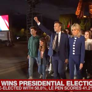 Elezioni Francia, Macron festeggia la vittoria e cambia la sua agenda: “Si apre una nuova era”
