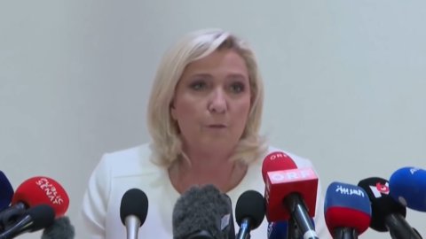 Elections France, who is Marine Le Pen really? The Frexit antechamber and a door open to Putin