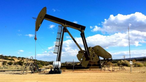 Borse, i petroliferi salvano Piazza Affari che difende quota 24 mila ma la volatilità è regina