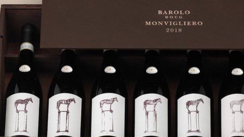 Vino: 125 anni dei Poderi Einaudi celebrati  con il Barolo Monvigliero e un’etichetta firmata Arienti