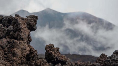 Tim: optical fiber to monitor earthquakes connected to volcanoes, first experimentation