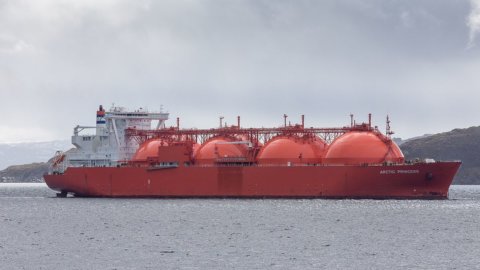 Energy in Sardinia: Snam buys a ship from Golar for the storage and regasification of LNG