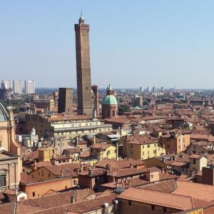 Bologna prima città italiana a 30/Km all’ora. Sei mesi di sperimentazione e dialogo con cittadini e imprese