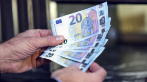 Bonus 200 euro e tassa extraprofitti