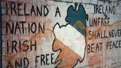 Irlanda del Nord, Londra minaccia di rompere gli accordi, Bruxelles: “Inaccettabile”. Ecco cosa sta succedendo
