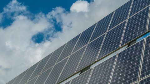 Rinnovabili: Bei finanzia 264 milioni per un portafoglio di impianti solari in Italia