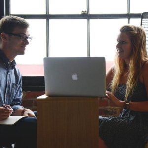 Jeunes entreprises, l'Italie en a perdu un cinquième entre 2012 et 2021 : la crise démographique et la fuite des cerveaux pèsent lourd