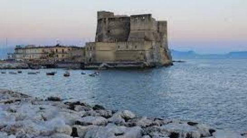 Naples, menuju restorasi Castel dell'Ovo. Proyek konservatif dan berkelanjutan