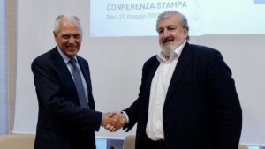 Marco Tronchetti Provera (Pirelli) e Michele Emiliano (presidente Regione Puglia)