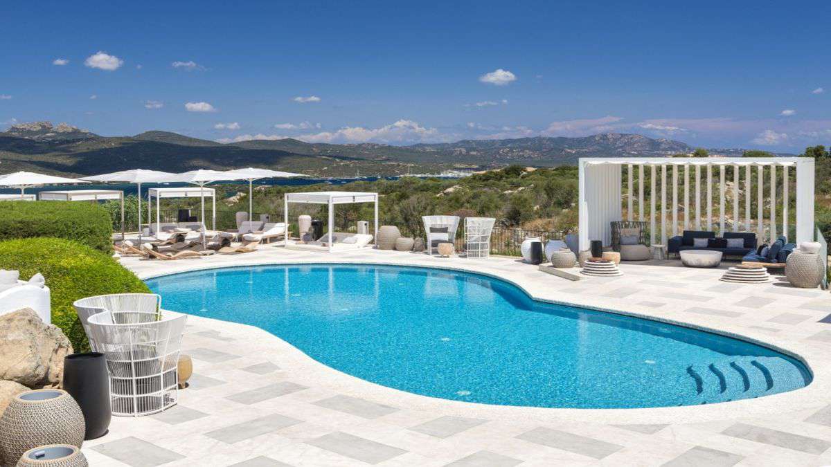 The swimming pool of the Sulià House Porto Rotondo