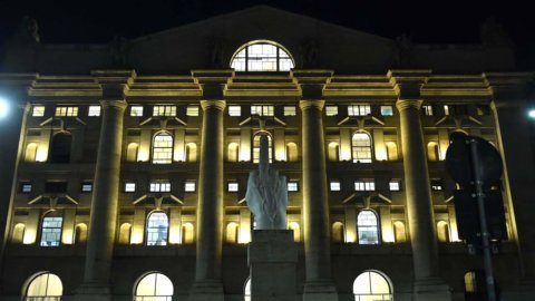 BORSE CHIUSURA 17 FEBBRAIO Piazza Affari in rosso ma banche e Telecom Italia ancora sugli scudi FIRSTonline