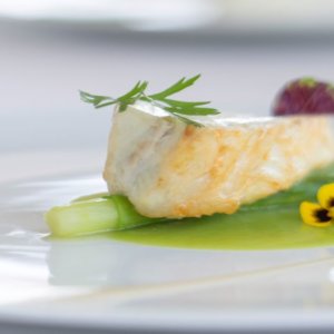 La ricetta dello Chef Roberto Stefani: rombo con originali accostamenti fra internazionalità e mediterraneità