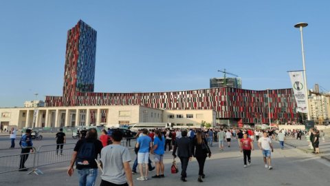 Conference League, el estadio de Tirana pasa la prueba de la gran cita de la final Roma-Feyenoord