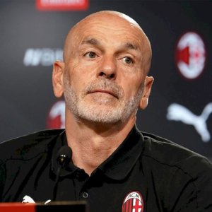 Champions amara per il Milan: espugna Newcastle ma è beffato dal Psg e retrocede in Europa League