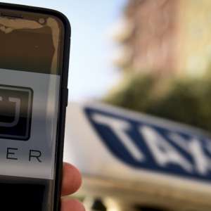 Uber e Taxi: a Roma firmato a sorpresa un accordo che porterà le auto bianche nella app americana