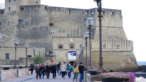 Vitignoitalia：在那不勒斯的 Castel dell'Ovo 意大利葡萄酒产区的主角