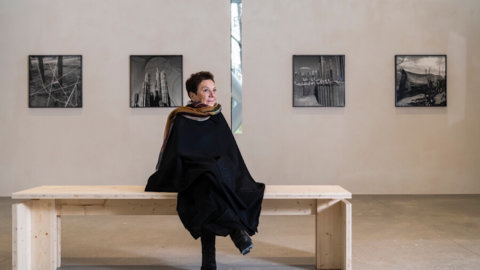 Fondazione Cartier: la fotografia metafisica di Gaciela Iturbide in una mostra-ritratto