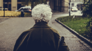 pensioni quattordicesima: donna anziana pensionata
