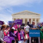 Aborto, la cancellazione della Roe vs Wade è solo l’inizio: nel mirino della Corte estremista contraccezione e nozze gay