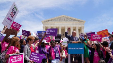 Abortion, the cancellation of Roe vs. Wade is just the beginning: contraception and gay marriage in the sights of the extremist Court