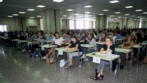 Concorsi pubblici: aula con candidati