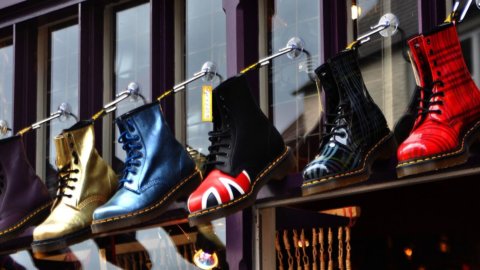 Dr. Martens, Stiefel gehen weg wie warme Semmeln: Gewinn +422 % und starkes Umsatzwachstum. In London geht der Titel in die Umlaufbahn