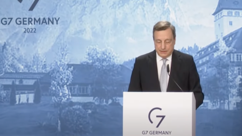 Draghi al G7: “Grande coesione e unità su Ucraina. Avanti sanzioni per portare Putin al tavolo dei negoziati”