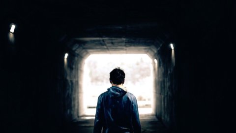 Le imprese italiane sanno che si stanno suicidando? Il taglio di uno o due punti in più del cuneo fiscale non frenerà la fuga di giovani