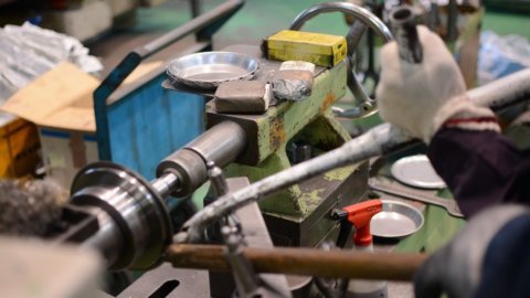 Imprese piemontesi: inizio 2025 difficile, rallenta la produzione ma tiene l’occupazione