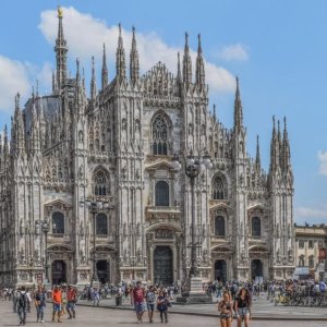 Smart City, Milano: buona copertura digitale ma in ritardo su reti energetiche e colonnine di ricarica