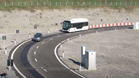 Recharge par induction pour voitures électriques: le projet A35 Brebemi "Arena del Futuro" est en cours