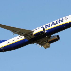 Sciopero Ryanair, EasyJet, Volotea: il 25 giugno trasporto aereo si ferma di nuovo. Voli a rischio e garantiti