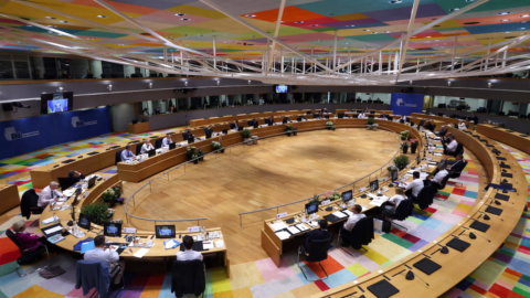 Ue aperta all’Ucraina ma divisa sul gas: tutti i retroscena del Consiglio Europeo e del pressing di Draghi