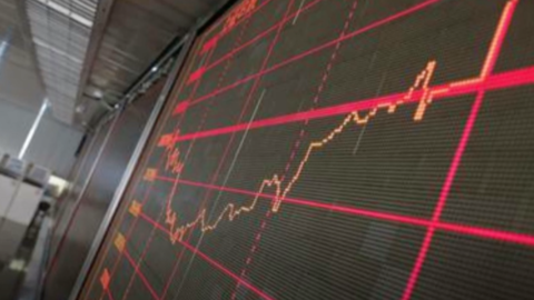 Börsen und Anleihen immer im Sturm: Der BTP durchbricht die 4%-Schwelle und der Spread liegt nahe bei 240