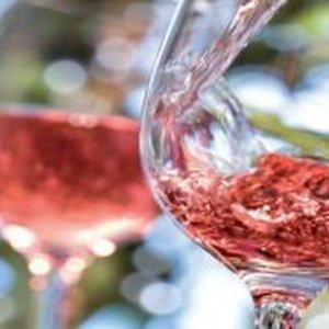 Anggur Rosé: perusahaan Italia terbaik hadir di Roma untuk Bererosa, cara minum baru